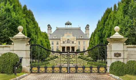 European Style Mega Mansion New Palace, Mega Mansions, European Castles, Beautiful Houses, Sweet Home Alabama, Birmingham Alabama, Large Homes, Home Photo, Maine House