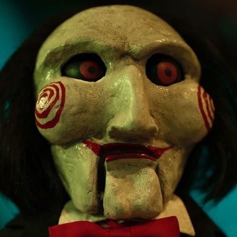 Billy The Puppet Drawing, Saw Aesthetic Horror, Saw Aesthetic, Billy Jigsaw, Saw Puppet, Saw Horror, Movie Poster Project, Cherrie Currie, Saw Ii