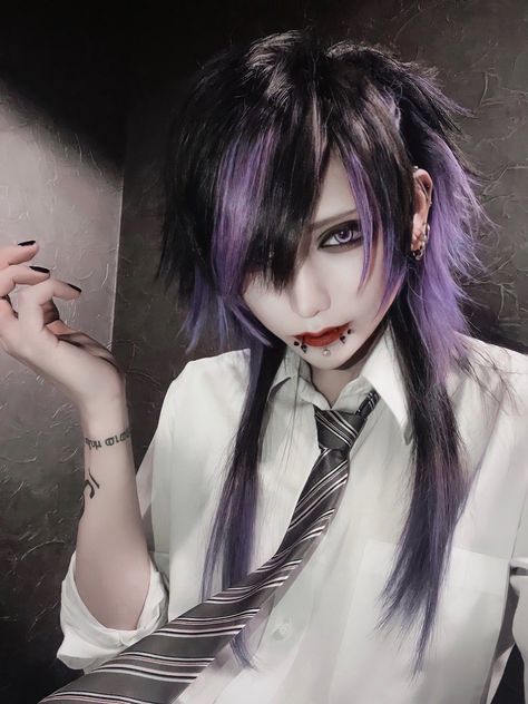 Visual Kei Makeup, Vampire Hair, Reference Pose, Kei Visual, Goth Hair, Hair Reference, Color Inspo, Starling, Hair Inspo Color