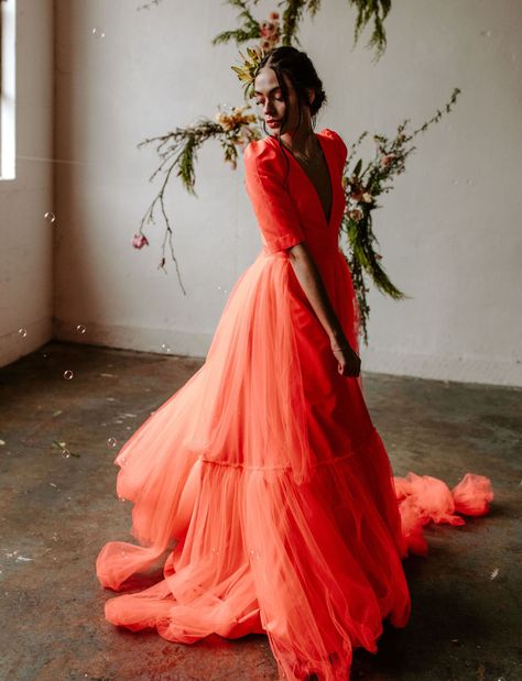 Dye Wedding Dress, Orange Dress Wedding, Ethereal Gown, Colourful Wedding, Red Wedding Dresses, Traditional Bride, Orange Wedding, Green Wedding Shoes, Colored Wedding Dresses