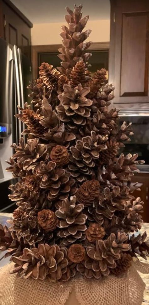 Pinecone Table Decorations, Pine Cone Christmas Table Centrepiece, Christmas Pinecones Decorations Diy, Fir Cones Decorations, Large Pine Cones Ideas, Pinecone Crafts For Fall, Spray Painted Pine Cones, Fall Pinecone Crafts Autumn, Diy Christmas Decorations With Pinecones