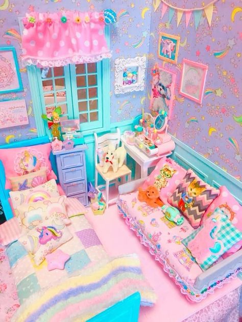 Pastel Dollhouse, Unique Dollhouses, Kawaii Dollhouse, Blythe Dollhouse, Harajuku Decora, Doll Diorama, Diy Barbie House, Yoda Wallpaper, Kawaii Bedroom