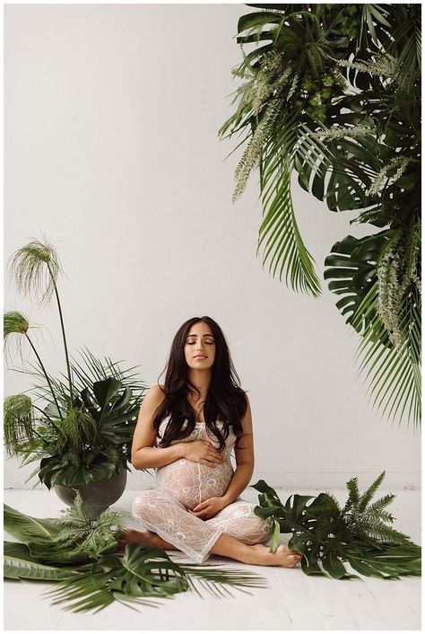 Maternity Shoot With Plants, Boho Maternity Photos Black Women, Maternity Self Portrait Ideas, Greenery Maternity Shoot, Jungle Theme Maternity Shoot, Plant Maternity Shoot, Botanical Maternity Shoot, Floral Maternity Shoot Studio, Maternity Photography Themes