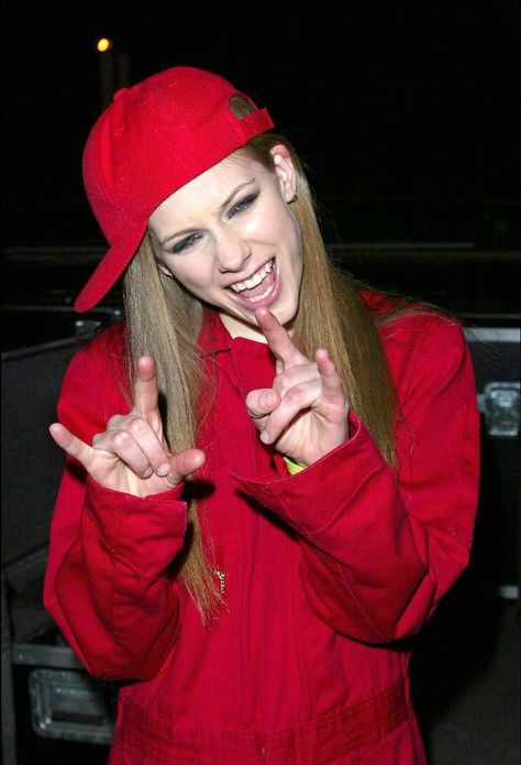 Avril Lavigne Let Go, Iconic Pics, Avril Lavigne Style, The Best Damn Thing, Young Johnny Depp, Iconic Outfits, Outfits 2000s, Punk Princess, Rock Girl