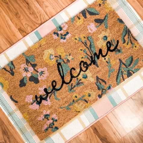 Floral Welcome Mat, Spring Door Mat Diy, Spring Welcome Mat, Aesthetic Door Mat, Spring Door Mat Ideas, Summer Doormat Ideas, Spring Doormat Ideas, Summer Door Mat, Spring Door Mat