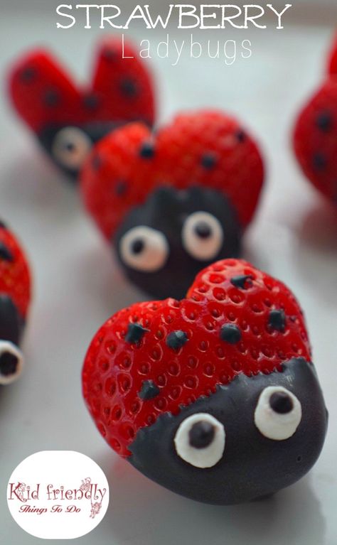 Strawberry Ladybugs, Hemgjord Glass, Covered Strawberry, Decorações Com Comidas, Heart Shaped Chocolate, Food Art For Kids, Fairy Garden Party, Summer Fairy, Chocolate Covered Strawberry