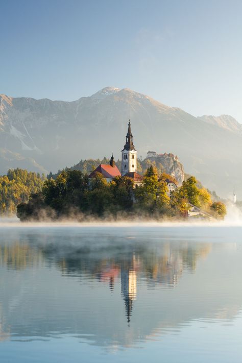 Triglav National Park, Architecture Photography Buildings, Lake Bled Slovenia, Travel Photography Europe, Bled Slovenia, Lake Bled, Scenic Photography, Visit France, Beautiful Castles