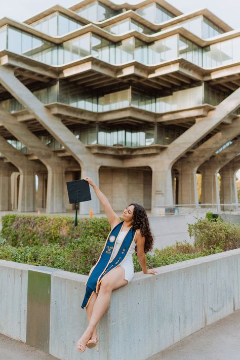 Ucsd College, Graduation Poses Cap And Gown, Ucsd Graduation, Campus Aesthetic, College Grad Pictures, Outdoor Senior Pictures, Graduation Session, Senior Photography Inspiration, College Graduation Photoshoot