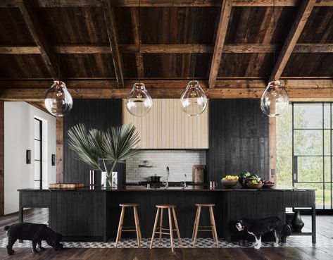 Step Inside Ashton Kutcher and Mila Kunis's Sustainable L.A. Farmhouse | Architectural Digest Mila Kunis Ashton, Soho Farmhouse, Devol Kitchens, Ashton Kutcher, Mila Kunis, Grand Homes, Soho House, Black Cabinets, Open Kitchen