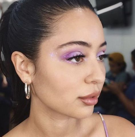 Sparkly Purple Makeup Looks, Alexa Demie Makeup, Euphoria Mood, Editorial Make-up, Maddy Euphoria, Matte Make Up, Neon Eyeshadow, Maddy Perez, Euphoria Makeup