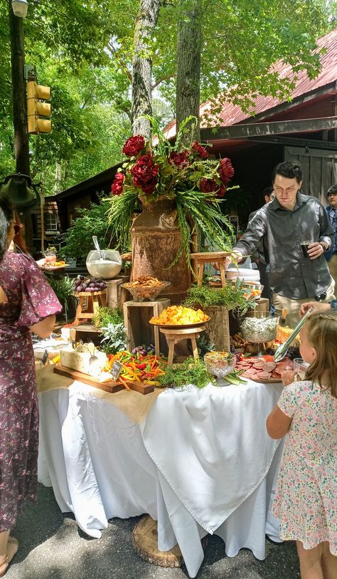 Salad Bar Buffet Display, Backyard Autumn Party, Fall Catering Display, Outdoor Food Display, Fall Outdoor Dinner Party Food, Wedding Food Family Style, Woodland Charcuterie, Wedding Food Stations Ideas, Food Centerpieces Wedding