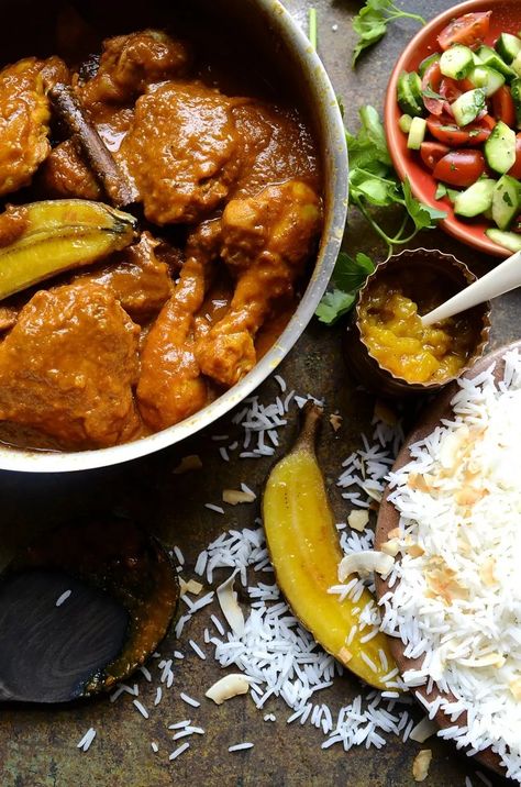 Cape Malay chicken curry | Bibbyskitchen recipes | local favourites Malay Chicken Curry, Bibbyskitchen Recipes, Malay Curry, Bobotie Recipe, Creamy Butter Chicken, Malay Recipes, Cape Malay, South African Dishes, Roasted Banana