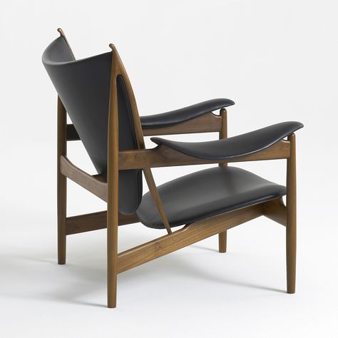 STUDIOTWENTYSEVEN Chieftain Chair, Furniture Design Chair, Iconic Chairs, Finn Juhl, Danish Furniture Design, Deco Originale, Period Furniture, Danish Furniture, Furniture Designer