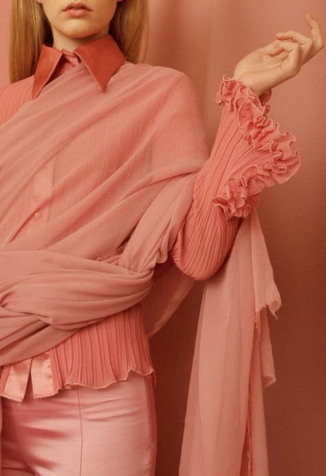 bienenkiste:Ph. David Gomez Maestre Coral Fashion, Coral Colour, Coral Peach, Looks Street Style, Colour Board, Tk Maxx, Classic Beauty, Peach Pink, Up Girl