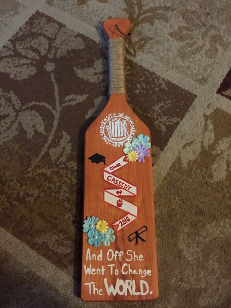 Graduation sorority paddle I made for my Big! Class of 2016 with our University crest at the top! Paddle Ideas Sorority, Senior Week Ideas, Graduation Paddle, 21st Birthday Paddle, Big Lil Gifts, Sorority Graduation, Senior Week, Paddle Ideas, Greek Paddles