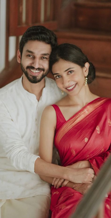 Couple Pic Traditional, Couples Traditional Photoshoot, Couple Pose In Traditional, Indian Couple Wedding Poses, Couple Poses With Saree, Bride And Groom Pictures Indian, Poses For Couples Photoshoot Traditional, Traditional Couple Photoshoot Indian, Saree Poses With Husband