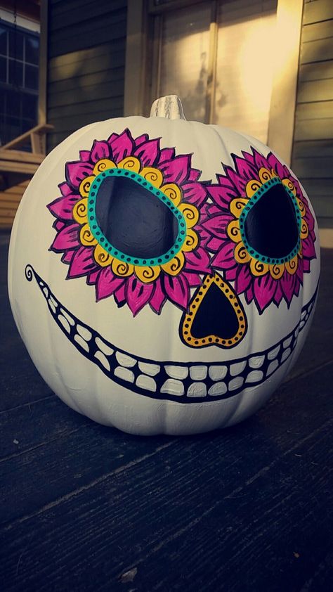 Pumpkin Painting Designs, Pumpkin Designs Painted, Sugar Skull Pumpkin, Paint Pumpkin, Decorated Pumpkin, Pumpkin Paintings, Creative Pumpkin Painting, Dekorasi Halloween, Painting Pumpkins