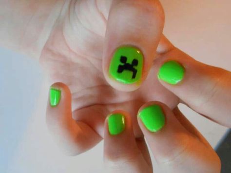 Minecraft creeper nails Minecraft Nails Designs, Creeper Makeup, Creeper Nails, Minecraft Nails, Minecraft Face, Creeper Minecraft, Diy Skin Care Recipes, Nails Diy, Skin Care Recipes