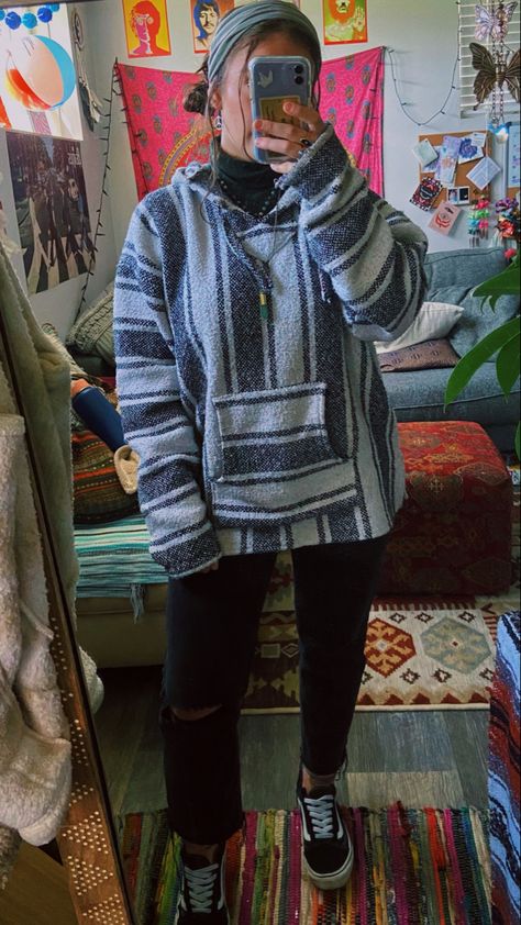 Boho Hoodie Outfit, Hippie Cold Weather Outfits, Hippie Christmas Outfit, Winter Core Outfit, Winter Hippy Outfits, Boho Fits Winter, Winter Outfits Hippie, Warm Hippie Outfits, Hippie Style Winter