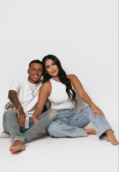 2000s Couple Photoshoot, Couples Photoshoot Ideas, Mommy And Me Photo Shoot, Studio Photoshoot Ideas, Relationship Talk, Family Photoshoot Outfits, Engagement Pictures Poses, Studio Photography Poses, Anniversary Photoshoot