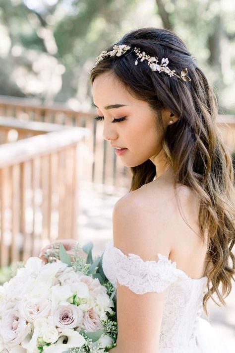 Asian Wedding Hair Down, Wedding Hair For Bride Down, Wedding Makeup Asian Brides, Bridal Hair Asian, Wedding Makeup For Asian Brides, Wedding Hair Asian, Wedding Hairstyles Asian, Asian Wedding Hair, Dr Wedding