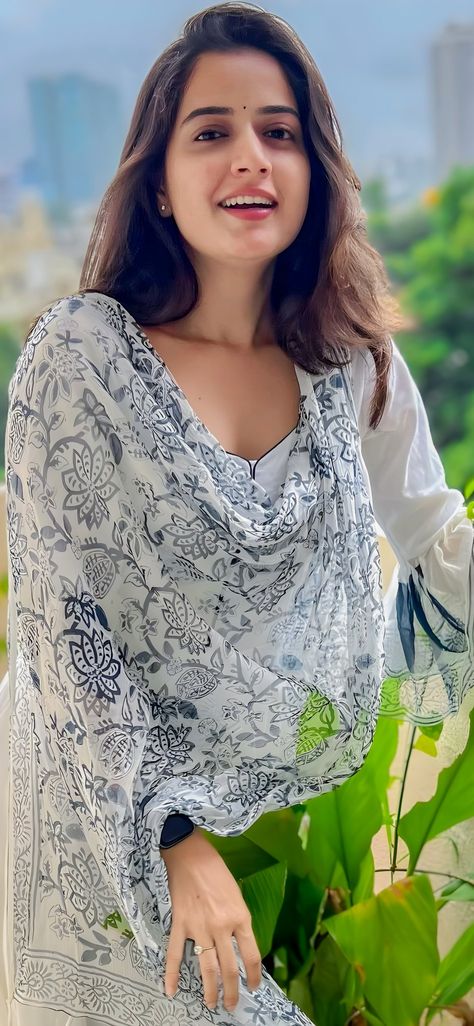 Ashika Ranganath Hot Images, Aashika Ranganath, Ashika Ranganath, Ananya Pandey, Indian Celebrity, Blouse Design Images, Ariel Winter, Beauty Places, Cool Face