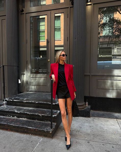 Red Blazer Outfit, Christmas Outfits Dressy, Claire Rose Cliteur, Claire Rose, Blazer Outfits Casual, Blazer Outfits For Women, Christmas Outfits Women, Stylish Blazer, London Outfit