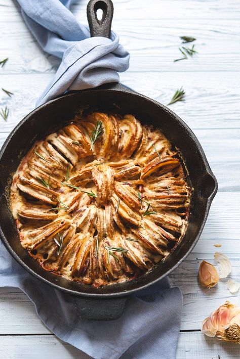 Cheesy Hasselback Potato Gratin | Vegan Recipe | Two Spoons Cheesy Leeks, Cashew Cheese Sauce, Vegan Mashed Potatoes, Hasselback Potatoes, Winter Dishes, Potato Gratin, Cheesy Sauce, Vegan Eats, Cheesy Potatoes