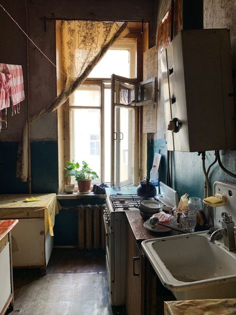 Messy House, Old Apartments, Apartment Aesthetic, Old Kitchen, Retro Home, House Inspo, The Window, Future House, Interior Spaces