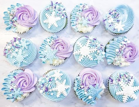 Are you on the hunt for some amazing frozen cupcake ideas? These gorgeous cakes will make any party shine! Disney cake ideas, frozen cupcakes, frozen birthday cake ideas, frozen cupcakes ideas, frozen cupcakes, frozen cupcake designs Frozen Theme Cake Ideas, Frozen Cupcake Cake Pull Apart, Elsa Frozen Cupcakes, Frozen Cupcakes Ideas, Frozen Birthday Cupcake Ideas, Elsa Cupcakes Ideas, Frozen Cupcake Ideas, Frozen Themed Cupcakes, Frozen Cupcakes Birthday