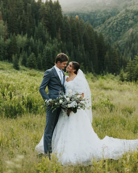 C + P mountain bridal session <3 Mountain Poses Photo Ideas, Mountain Poses, Photo Ideas Wedding, Mountain Bridals, Mountain Trees, Mountain Wedding Photos, Mountain Pose, Wedding Pose, Bridal Session