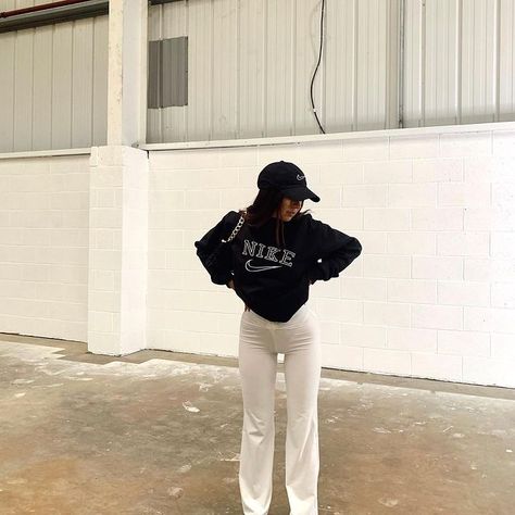 Nike Jumper Outfit, Nike Cap Outfit, Anastasia Kingsnorth, Nike Jumper, Outfits Con Jeans, Nike Cap, Jumper Outfit, Fits Aesthetic, Pinterest Outfits