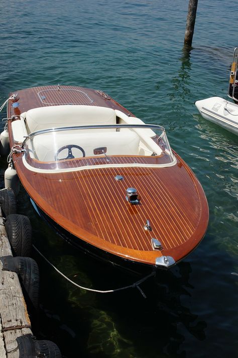 Canot Riva Riva Boot, Riva Boat, Classic Wooden Boats, Classy Cars, Wooden Boats, Old Money