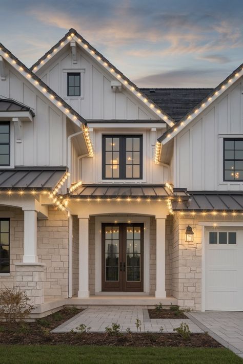 Farmhouse Exterior Christmas Lights, Exterior House Christmas Lights, Christmas Light House Exterior, Modern House Christmas Lights, Farmhouse Christmas Lights Exterior, Farmhouse Christmas Lights, Christmas Lights Exterior, House Christmas Lights, Exterior Christmas Lights