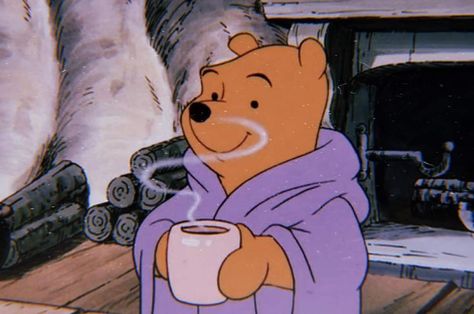 Winnie The Pooh Pictures, Old Disney, Disney Aesthetic, Pooh Bear, Vintage Cartoon, Fall Wallpaper, Cartoon Pics, Disney Love, Disney Wallpaper