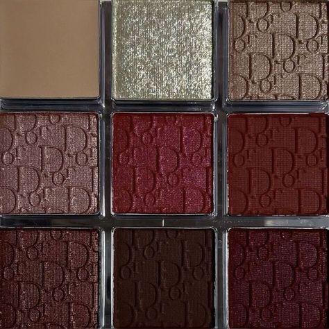 Eyeshadow pallet with red colors. This is the perfect Fall 2024 pallet. Dior Eyeshadow Palette, Red Eyeshadow Palette, Kiara Falcone, Maroon Eyeshadow, Burgundy Eyeshadow, Dior Eyeshadow, He And She, Dior Backstage, Downtown Aesthetic