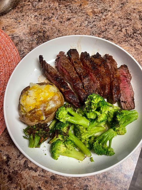 used my new stainless steel pan!😍🙏❤️ Steak Potatoes Broccoli, Steak And Baked Potatoes, Steak Protein Meals, Meals For Husband Dinners, Sunday Healthy Dinner Ideas, Protein Full Meals, Steak Meal Prep Healthy, Not A Meal, 75 Hard Meals