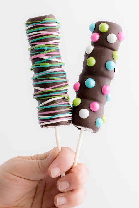 Kids Food Crafts, Finger Foods For Kids, Marshmallow Sticks, How To Make Marshmallows, Chocolate Pops, Finger Foods Easy, Marshmallow Pops, Custom Chocolate, Gourmet Chocolate