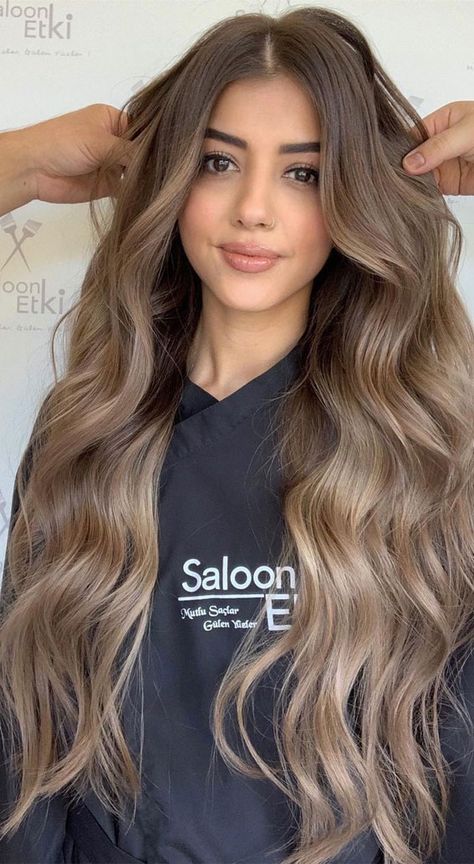 Autumn Hair 2022, Light Mushroom Brown Hair, Mushroom Brown Ombre, Light Brown Hair One Color, Light Mushroom Brown Hair Color, Teddy Bear Bronde Haircolor, Mushroom Bronde Hair Color, Honey Bronde Balayage Brunettes, Mushroom Brunette Hair