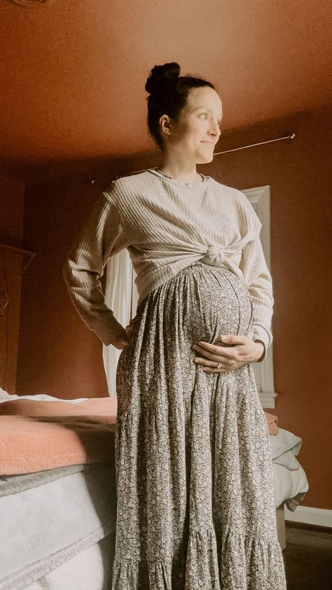 How to Create a Maternity Capsule Wardrobe — Married & a House | A Catholic Blog for Homemaking and DIY Maternity Pants Outfit, Vintage Maternity Clothes, Maternity Outfit Ideas, Maternity Capsule Wardrobe, Prego Outfits, Pregnancy Fashion Fall, Fall Maternity Outfits, Fall Winter Capsule Wardrobe, Winter Maternity Outfits