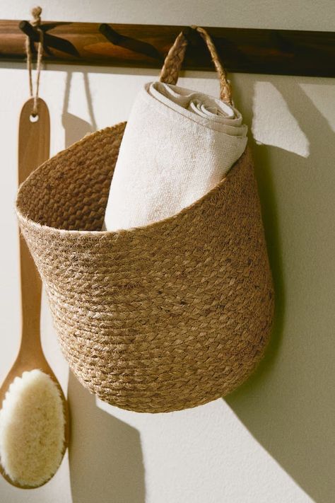 Entryway Basket, Wall Basket Storage, Beauty Gift Card, Concept Shop, Bathroom Outdoor, H&m Home, Linen Storage, Wall Storage, Baskets On Wall