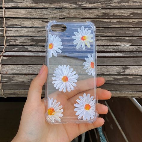 Painted with acrylic paint on a clear acrylic case. #diy #acrylic #phonecase #phonecasedesign #diyphonecase #phonecasediy #paintedphonecase #daisy #daisyphonecase #iphonecase #iphonecasecovers Painting Ideas, I Hope, Phone Case, Phone Cases, Paint, Art