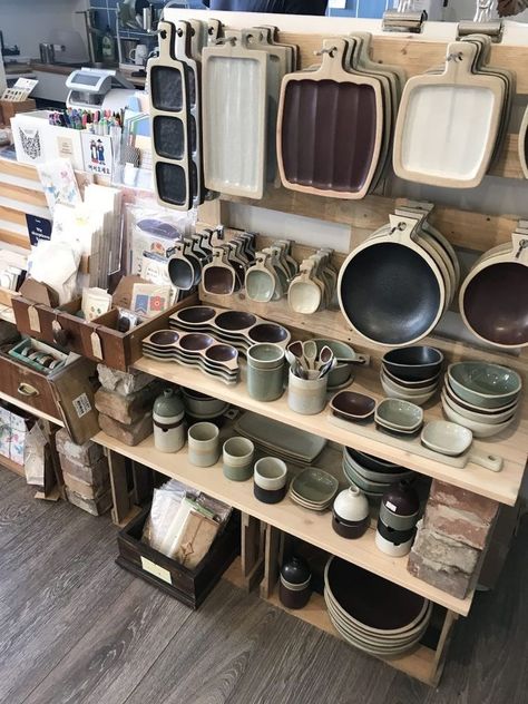 Berlin Shopping, Display Visual Merchandising, Casa Cook, Dishware Sets, Ceramics Pottery Art, Ceramics Ideas Pottery, Ceramic Studio, Decor Shop, Pottery Studio