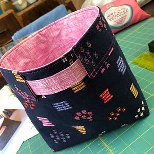 Woppet Bucket, Sew And Sell, Sewing Handbag, Beginner Knitting Pattern, Knitting Patterns Free Beginner, Sac Diy, Beginner Sewing Patterns, Bento Bags, Fabric Basket