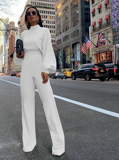 Pantsuit Wedding, All White Outfit, Mode Inspo, Dress Silhouette, Looks Chic, Business Outfits, White Outfits, Mode Inspiration, White Pants