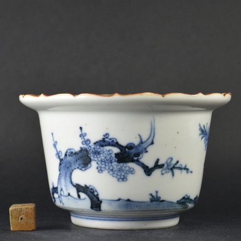 Balcony Vibes, Japanese Meaning, Korean Ceramic Bowl, Ceramic Things, Japanese Blue And White Porcelain, Japanese Rice Bowl Ceramic, Chinese Porcelain Bowl, Antique Japanese Vase, Japanese Artwork