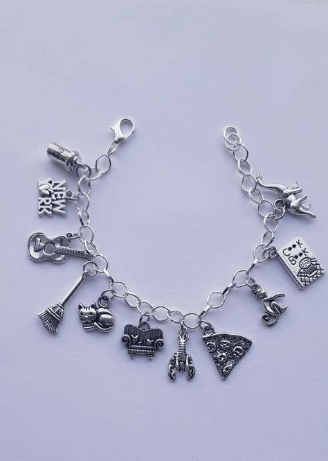 Friends Fan, Friends Merchandise, Diy Jewelry Inspiration, Friend Jewelry, Kate Beckett, Phoebe Buffay, Sterling Silver Charm Bracelet, Charms Bracelet, Friends Show