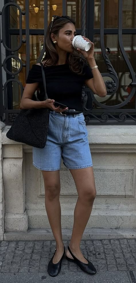 Mid Length Denim Shorts Outfit, Ss24 Outfits, Outfits Con Bermudas, Jean Shorts Outfit Aesthetic, Random Outfits Ideas, Meg Ryan Fall, Denim Shorts Outfit Summer, Effortless Chic Outfits, Collared Dresses