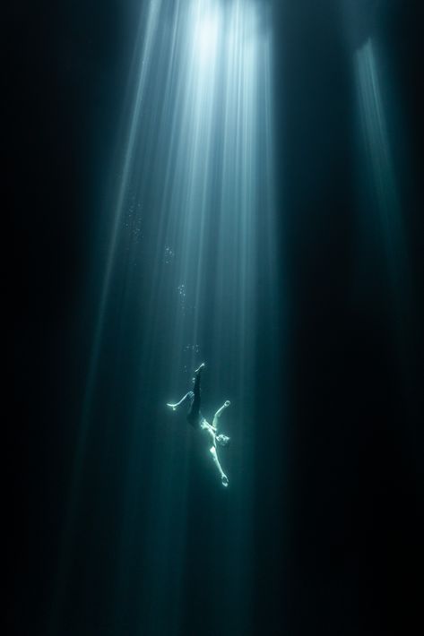 In The Deep, Poses Underwater, Floating On Water Aesthetic, Light Under Water, Get In The Water, Shape Of Water Aesthetic, Light In Water, Diving Underwater, Floating Underwater