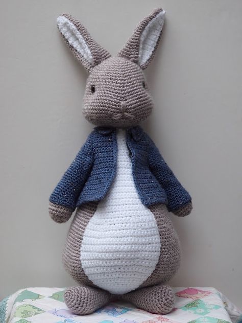 Peter Rabbit Crochet Pattern, Amagarumi Animals, Rabbit Crochet, Crochet Geek, Crochet Rabbit, Crochet Baby Toys, Crochet Animals Free Patterns, Crochet Animal Patterns, Diy Crochet Projects